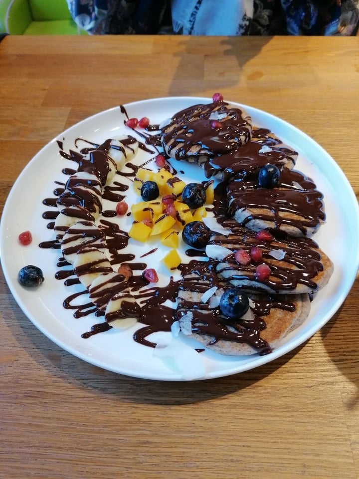 photo of Equilibrium Cafè Brvnch&Coffee Pancakes con chocolate y plátano shared by @lauretalaulau on  24 Dec 2019 - review
