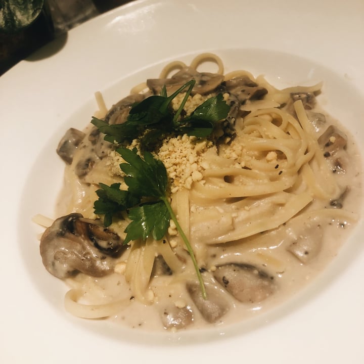 photo of Privé Paragon Linguine Mushroom ‘Carbonara’ shared by @zoeadamopoulos on  20 Jan 2021 - review