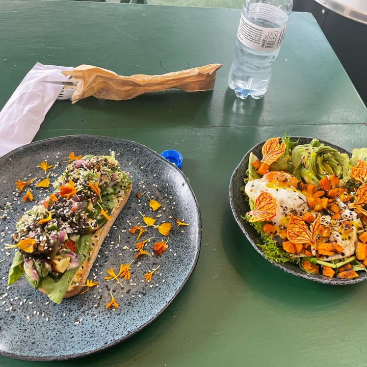 photo of AVO toast vegana shared by @carlaps on  17 Jun 2022 - review