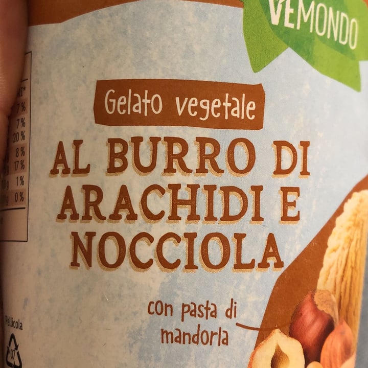 review photo of Vemondo Gelato al burro di arachidi e nocciola shared by @biasssnicole on 17 May 2022 - review