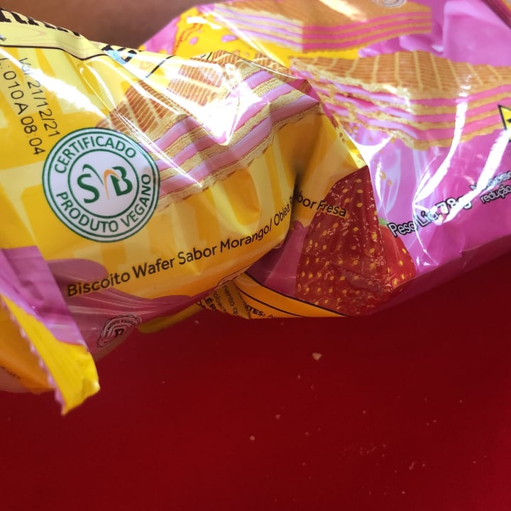 photo of Rancheiro Biscoito Wafer Sabor Morango shared by @judtas on  10 Sep 2021 - review