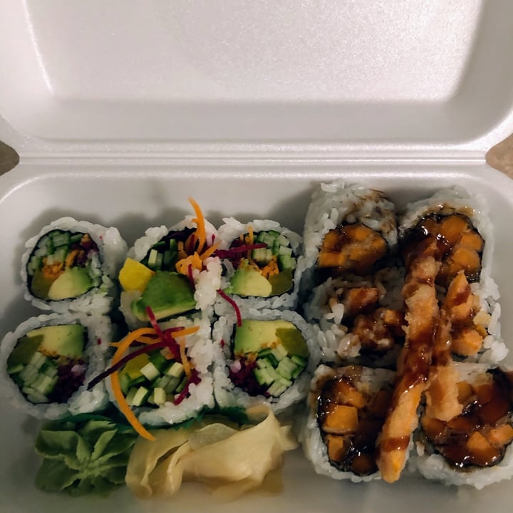 review photo of The Hungry Sumo Vegetarian Roll, Yam Roll shared by @missmadelinek on 14 Sep 2020 - review