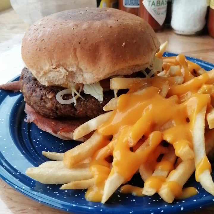 photo of La Garnacha Azul V Burger shared by @sheycabral on  11 Dec 2020 - review