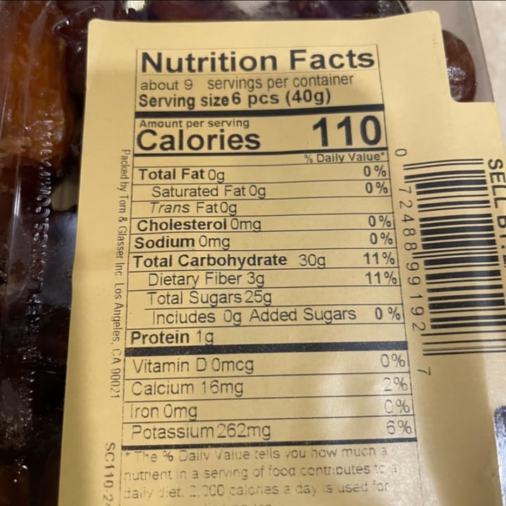 photo of Sprouts Farmers Market Deglet pitted dates shared by @veggietable on  22 Oct 2021 - review