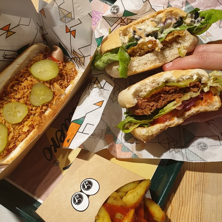 photo of La Trocadero Hamburguesa Vegana shared by @irenegm on  14 May 2020 - review