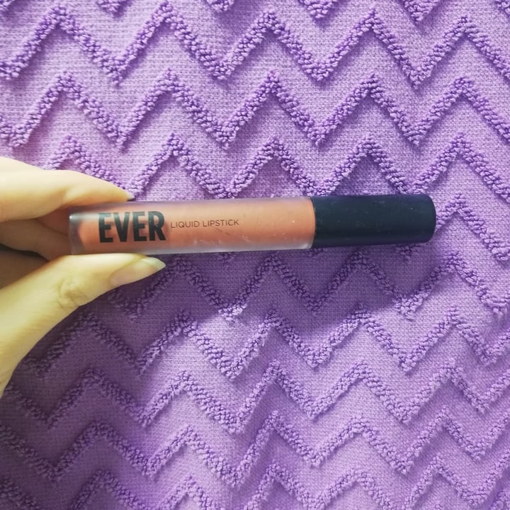 review photo of Wemakeup Ever rossetto liquido shared by @veganchick1999 on 15 Apr 2021 - review