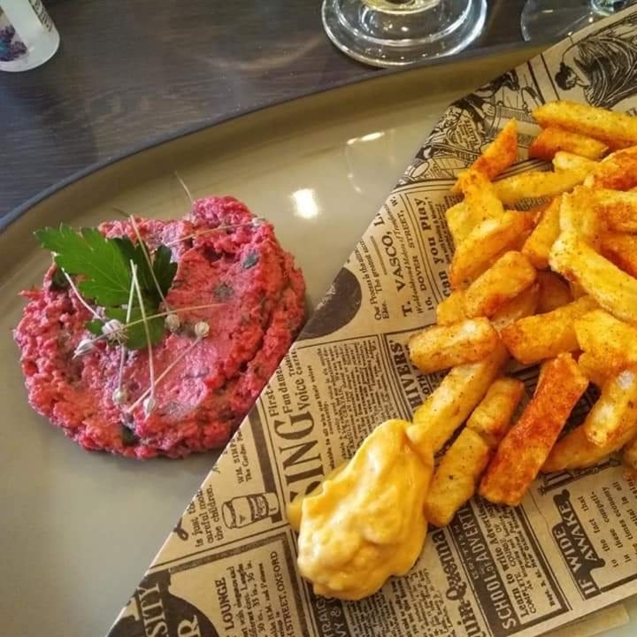photo of Annie's Kitchen Tartare de Tempeh et frites fraiches shared by @malaff on  15 Jan 2021 - review