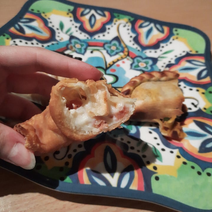 photo of Futuro Veggie - Coffee & Deli Empanada de jamón y queso shared by @vegaly on  29 May 2021 - review