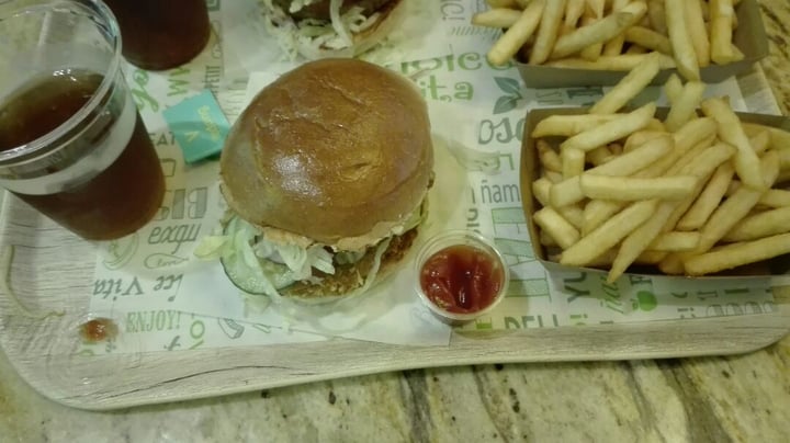 photo of Vedang @ Mall of Berlin Chicken Burger shared by @mrjonnyluck on  14 Jan 2020 - review