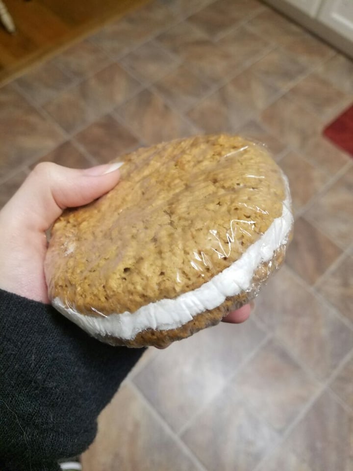 photo of Subculture Oatmeal Cookie Creme Sandwich shared by @joyrose on  27 Oct 2019 - review