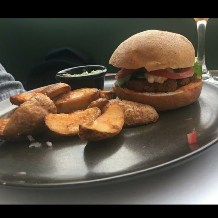review photo of Mi Manchi Chicken Parmesan burguer shared by @nataliagarzon on 11 Oct 2021 - review