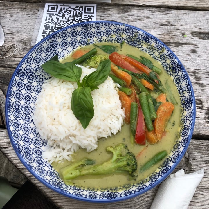 photo of Beetroot Sauvage Thai vegan curry shared by @oatlygirl on  17 May 2021 - review