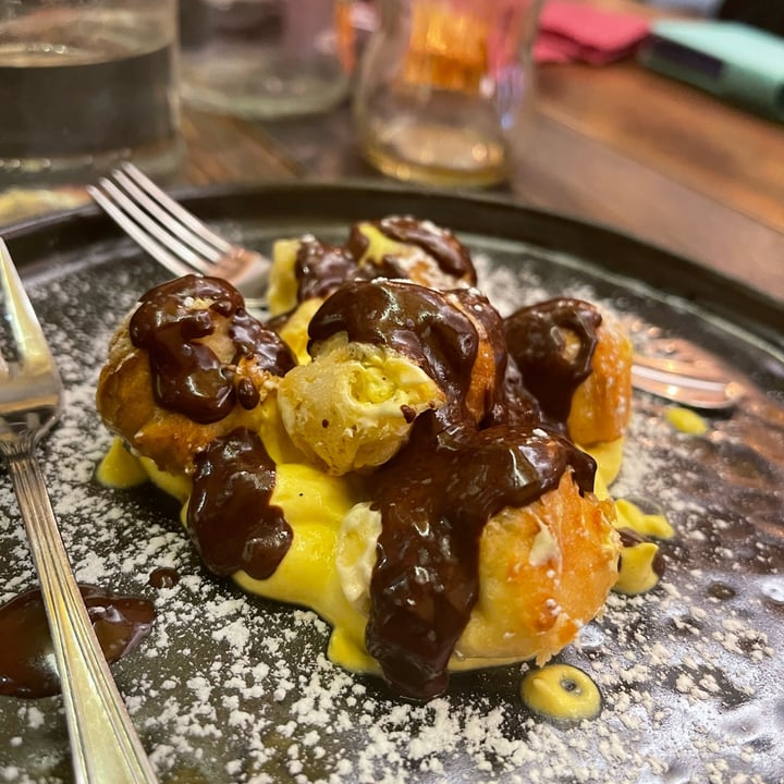 photo of Rifugio Romano bignè Cioccolato e Limone shared by @lilcookies on  27 May 2022 - review