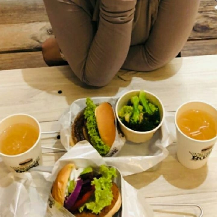 review photo of VeganBurg Singapore Smokey BBQ burger shared by @salzveg on 23 Jul 2020 - review