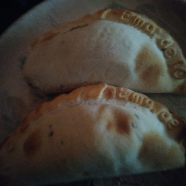 photo of Empanadas de 10 - San Justo Empanadas veganas De Acelga Y Queso shared by @brendaflowers on  09 Jun 2020 - review