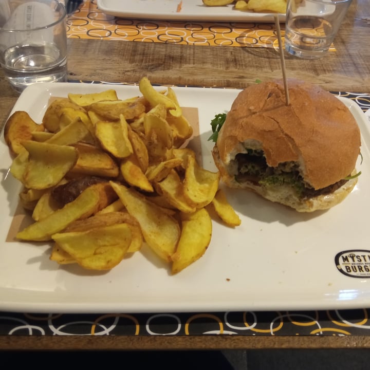 photo of Mystic Burger U Vegano shared by @sandrisandrina on  10 Jun 2022 - review