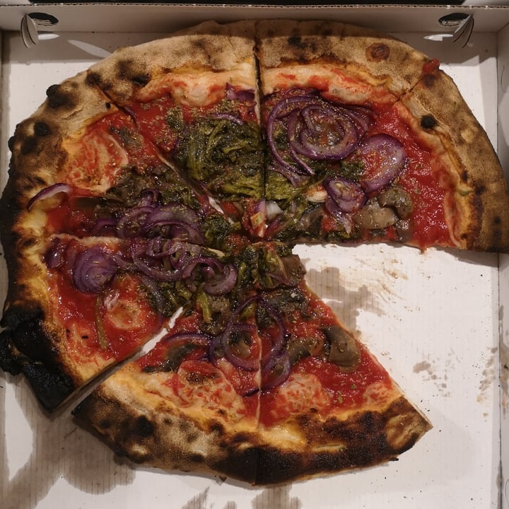 photo of La Bottega della pizza Pizza Marinara Con Cime Di Rapa, Funghi Porcini E Cipolle shared by @riako on  03 May 2022 - review