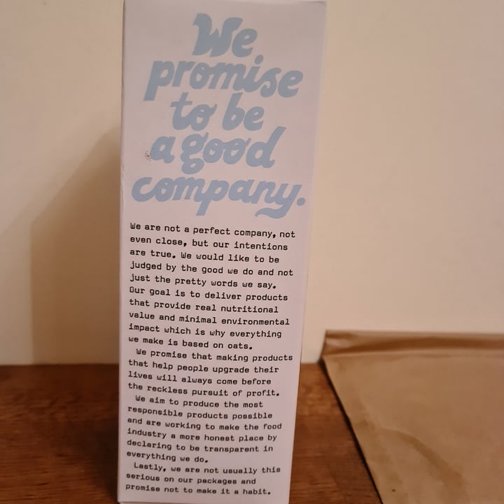 photo of Oatly Oat drink skinny shared by @char10ttecssn on  04 Apr 2022 - review