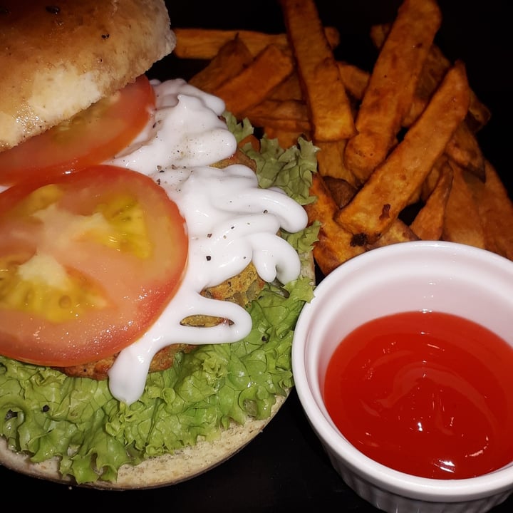 review photo of Soul Alife Potato Lentil Burger shared by @epsilon-delta on 24 Dec 2020 - review