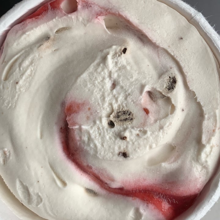 photo of Van Leeuwen Ice Cream Brownie Sundae Raspberry Swirl shared by @unejanie on  09 Sep 2022 - review