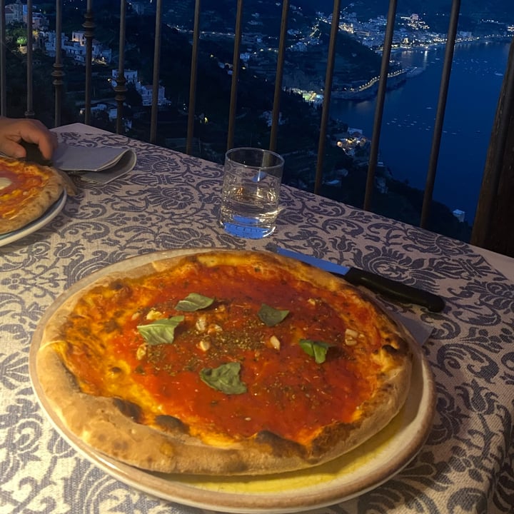 review photo of Giuliana's view Pizza Marinara shared by @veronicalulli on 28 Jun 2022 - review