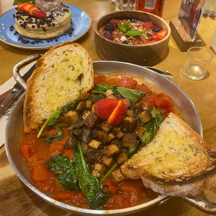 review photo of Zenith Brunch & Cocktails - Madrid Vegan Shakshuka shared by @goudieeiduog on 13 Oct 2022 - review