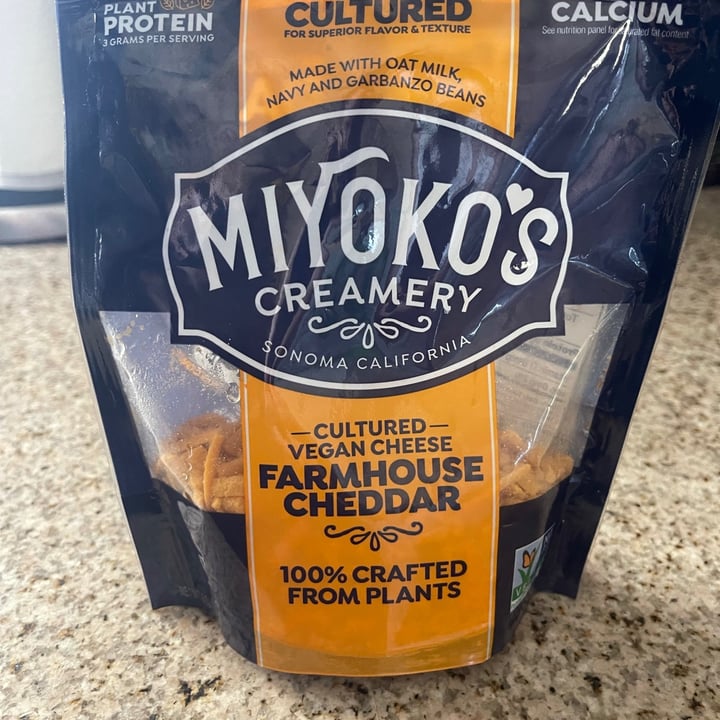 photo of Miyoko's Creamery Cultured Vegan Cheddar Cheese Shreds shared by @veganbear67 on  26 Jun 2021 - review