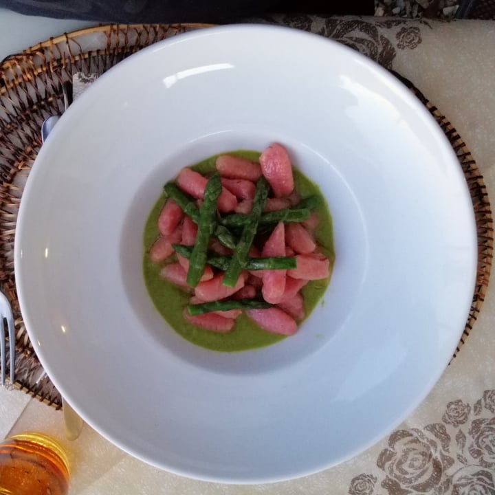 review photo of La Loggetta Gnocchi rosa agli asparagi shared by @lucaspitoni on 30 May 2021 - review