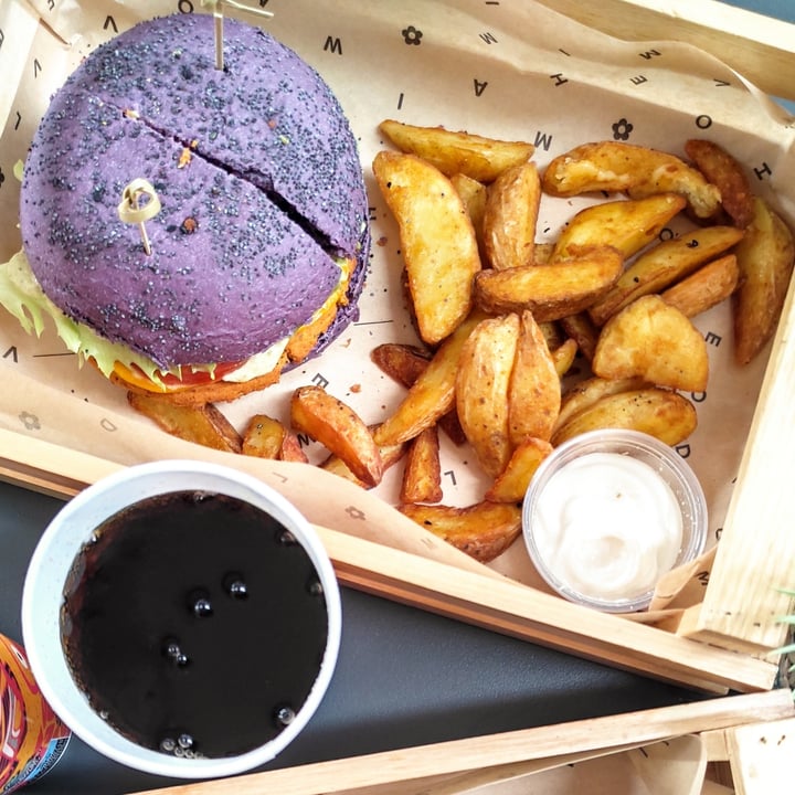 photo of Flower Burger Cheesy Cecio shared by @edoardocirri on  21 Feb 2022 - review