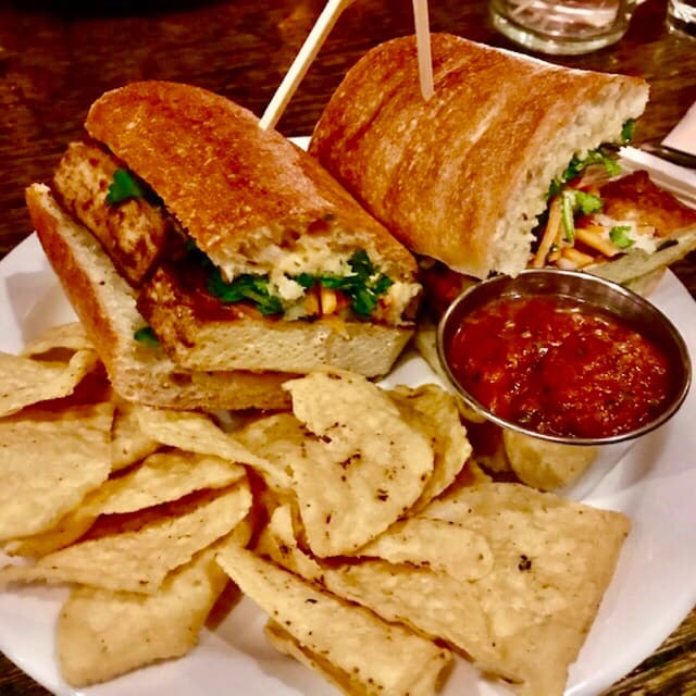 菜肴“Tofu Banh Mi”的照片