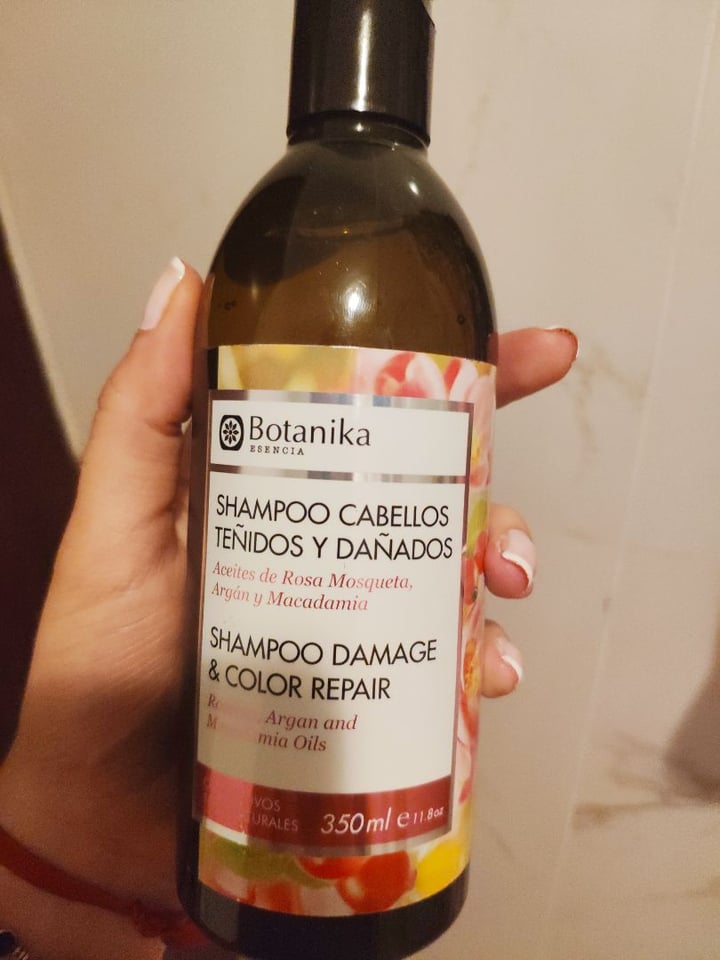 review photo of Botanika Esencia Shampoo Cabellos Dañados y Teñidos shared by @agosq1 on 31 Dec 2019 - review