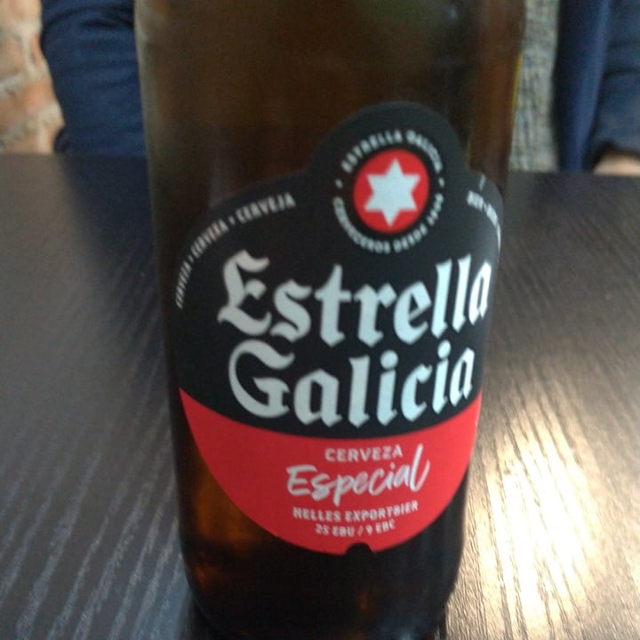 photo of Estrella galicia Cerveza shared by @agatuuu on  17 Apr 2022 - review