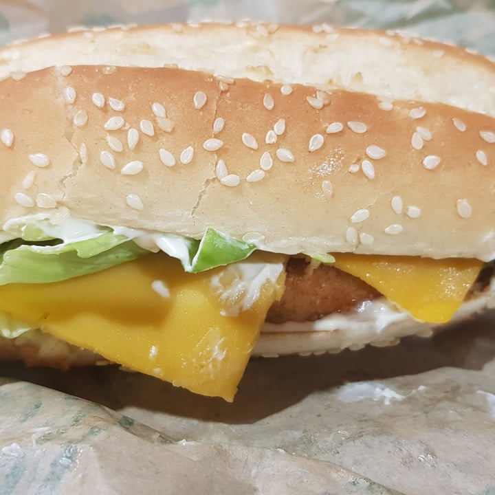 photo of Burger King Leicester Square Vegan Cheeeze Royale shared by @rnp20 on  21 Mar 2022 - review