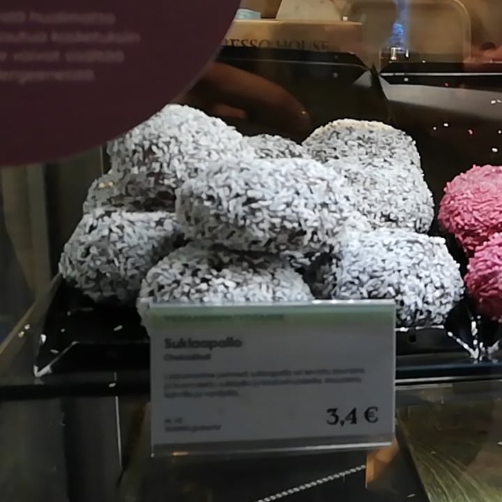 photo of Espresso House Citycenter HKI Chocolate balls shared by @alexisinthesun on  10 Mar 2022 - review