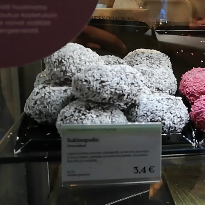 review photo of Espresso House Citycenter HKI Chocolate balls shared by @alexisinthesun on 10 Mar 2022 - review