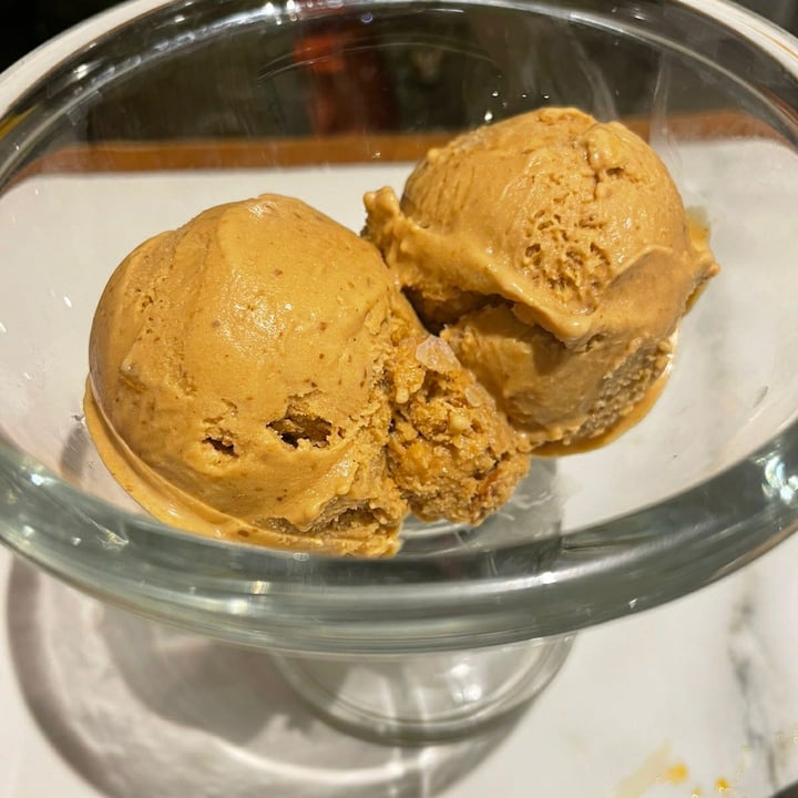 photo of Street Storyss Roasted almond vegan icecream shared by @nichu on  06 Dec 2021 - review