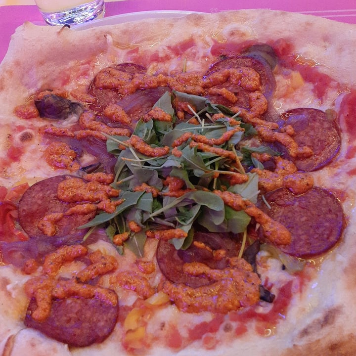 photo of New Freedom Cakes Café Pizza pepperoni picante shared by @dafneblackwoods on  19 Sep 2022 - review