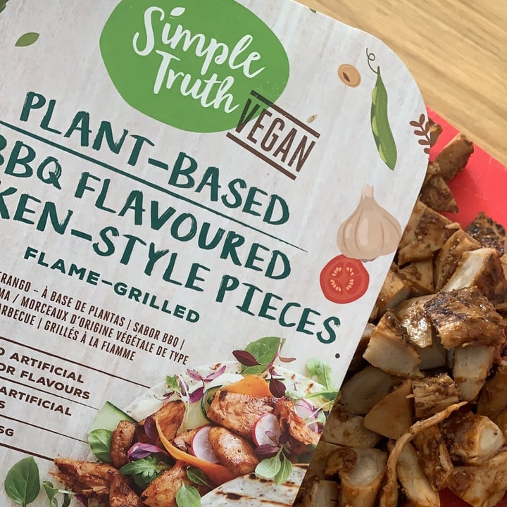 photo of Simple Truth Chicken-Style Pieces (BBQ Flavoured) shared by @leeanneeatsvegan on  23 Mar 2022 - review