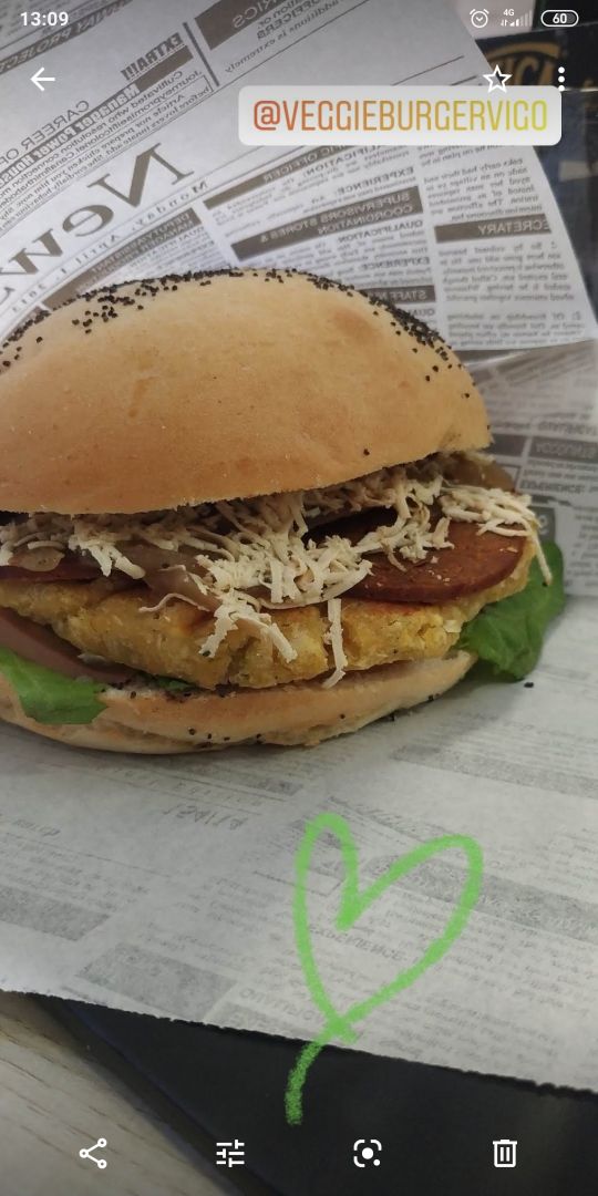 photo of Veggie Burger Hamburguesa Gallega shared by @caracol on  30 Mar 2020 - review