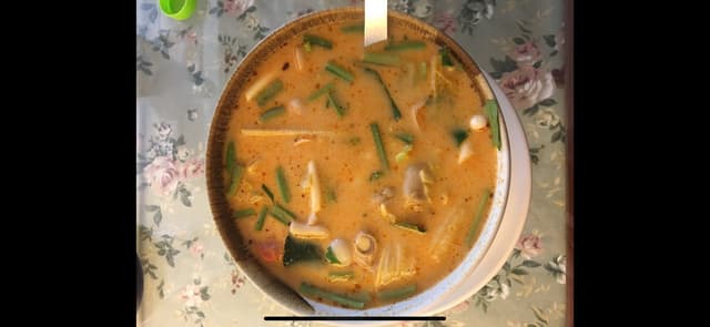 菜肴“Tom Yum Soup With Vegan Sprimp And Coconut Meat”的照片