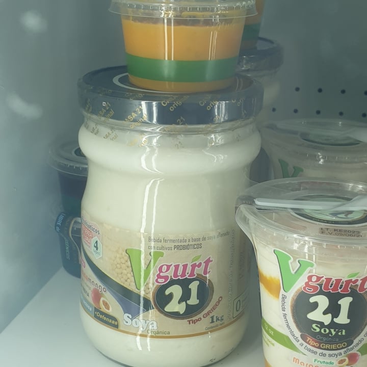 photo of V gurt soya yogurt de Soya sabor Maracumango shared by @britvgan on  25 Jun 2022 - review
