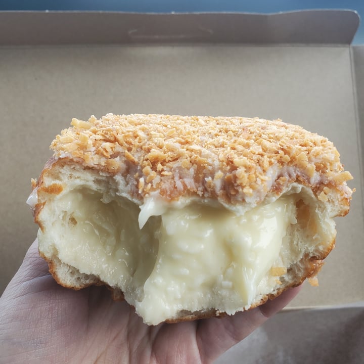 photo of Halo Donuts cream Donut shared by @greenaphrodite on  27 Jan 2022 - review
