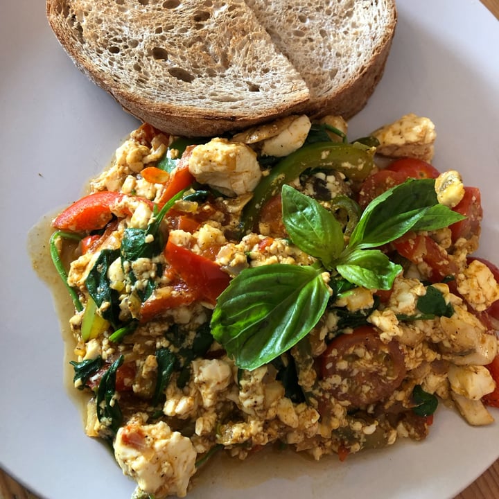 review photo of Circle Café Kite Beach Vegan scramble bowl shared by @farraho on 01 Jan 2022 - review