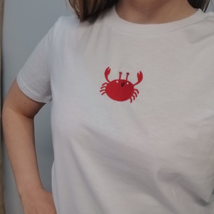 review photo of The Optimistic Apple T-shirt granchio shared by @ansanna on 18 Apr 2022 - review