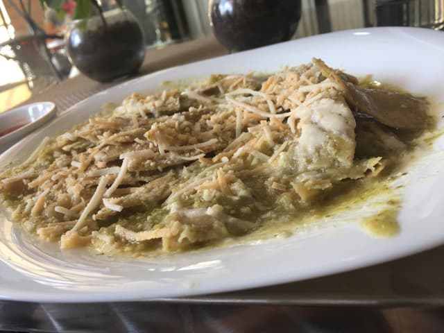 菜肴“Chilaquiles”的照片