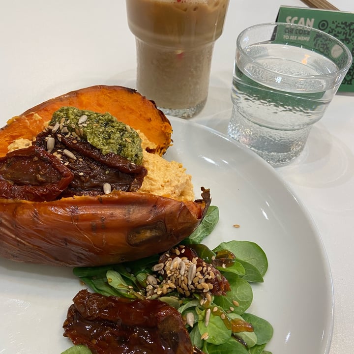 review photo of Picnic Baked Sweet Potato With Hummus, Sundried Tomatoes, Pesto And Rocket shared by @emilycalderwood on 19 Oct 2021 - review