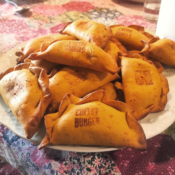 photo of Las Muns Granollers Empanada De Cheeseburger shared by @elur on  02 Mar 2022 - review