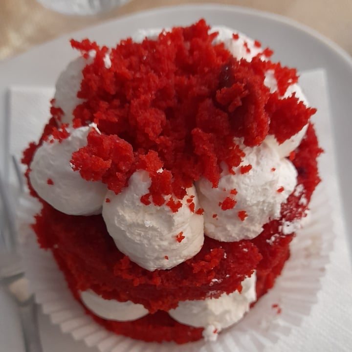 photo of Efrem - Gourmet Boutique and Finest Bar red velvet lamponi shared by @lupogrigio on  28 Oct 2022 - review