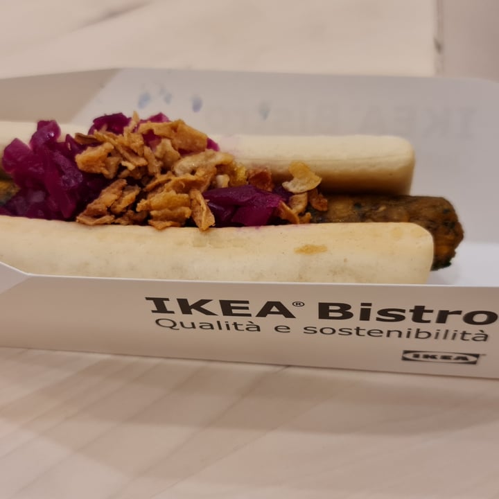 photo of Ikea Vegan Hot Dog shared by @creepysunset on  07 Jan 2022 - review