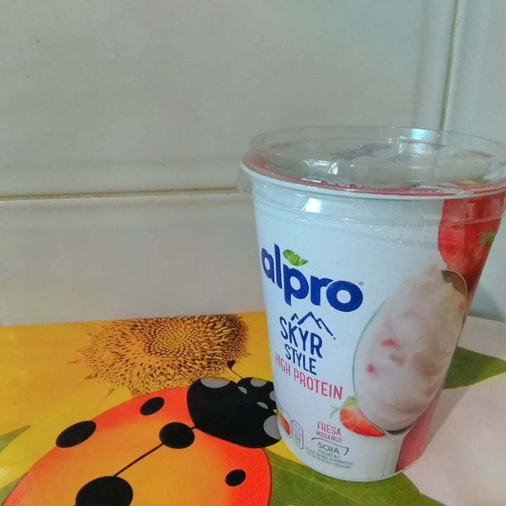 photo of Alpro Fresa Morango Soja Skyr Style High Protein shared by @rosaliab on  02 Oct 2020 - review